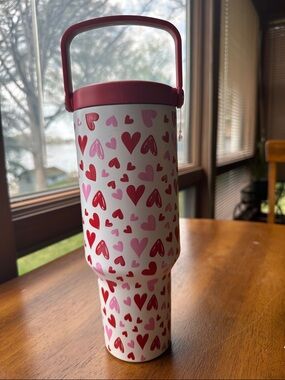 Hobby Lobby White Tumbler with Red and Pink Hearts 20 Oz NWOT